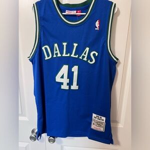 Dark Nowitzki jersey, medium
